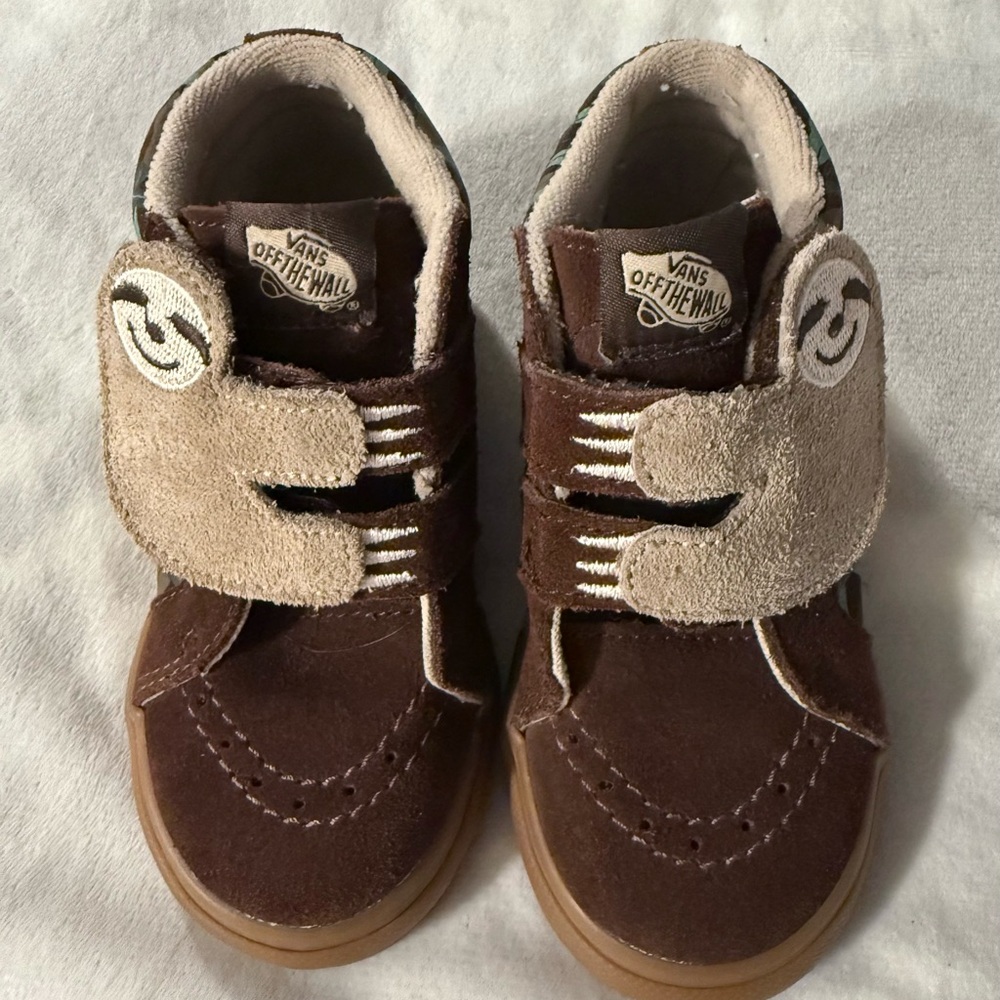 Vans Half Cab Boys Shoe w/sloth - size 8.5